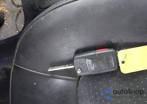 2010 Volkswagen New Beetle 2.5L Red Rock Edition z USA, uszkodzony, nr VIN 3VWRW3AG1AM034723